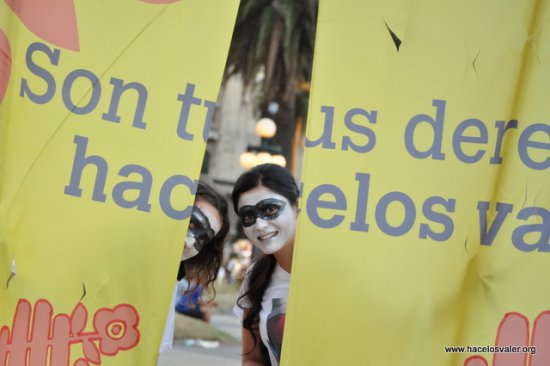 Murga La Mojigata apoyando la legalización del aborto